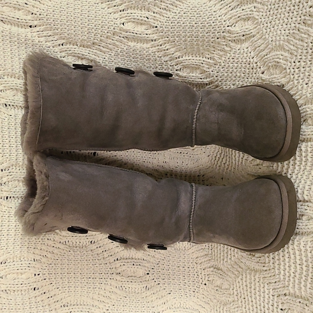 UGG Bailey Button Triplet Grey